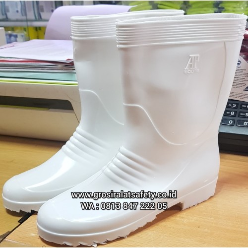 Detail Sepatu Boot Putih Nomer 4