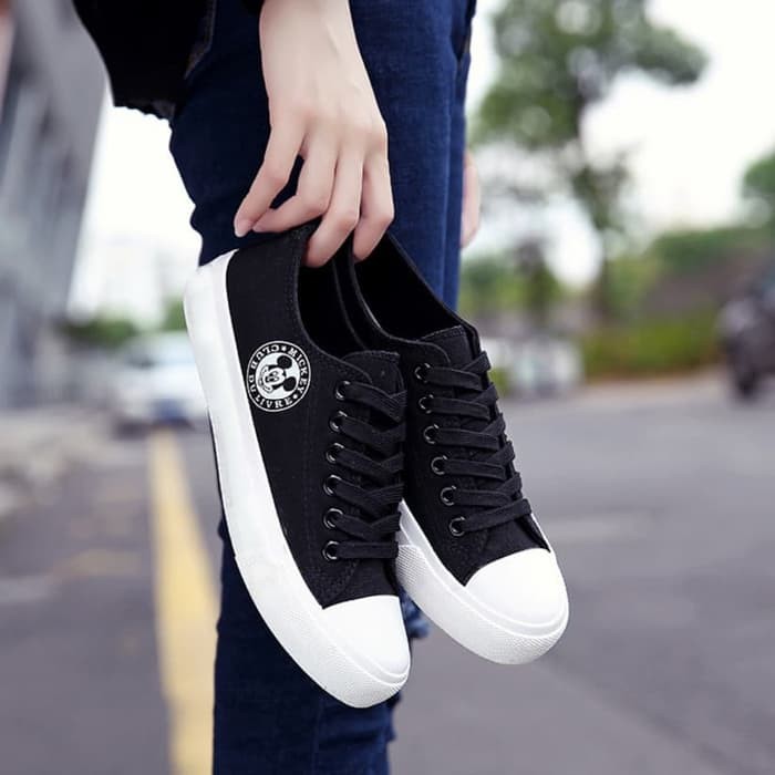 Sepatu Emo - KibrisPDR