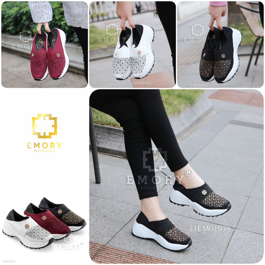 Detail Sepatu Emo Nomer 12