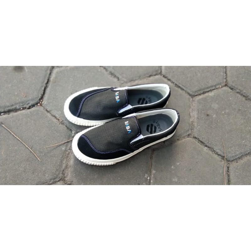 Detail Sepatu Emo Nomer 23