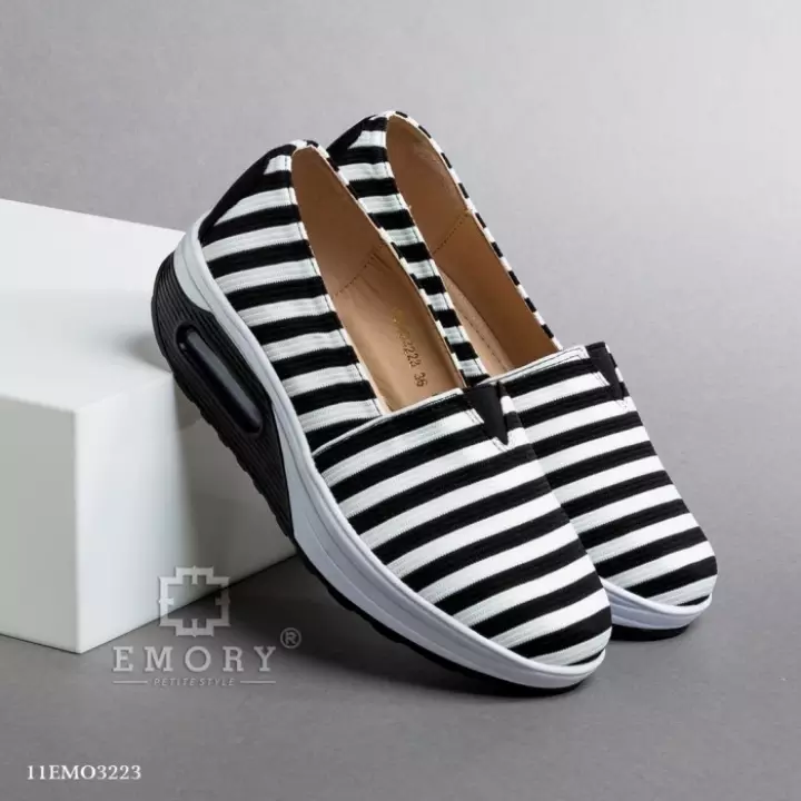 Detail Sepatu Emo Nomer 52