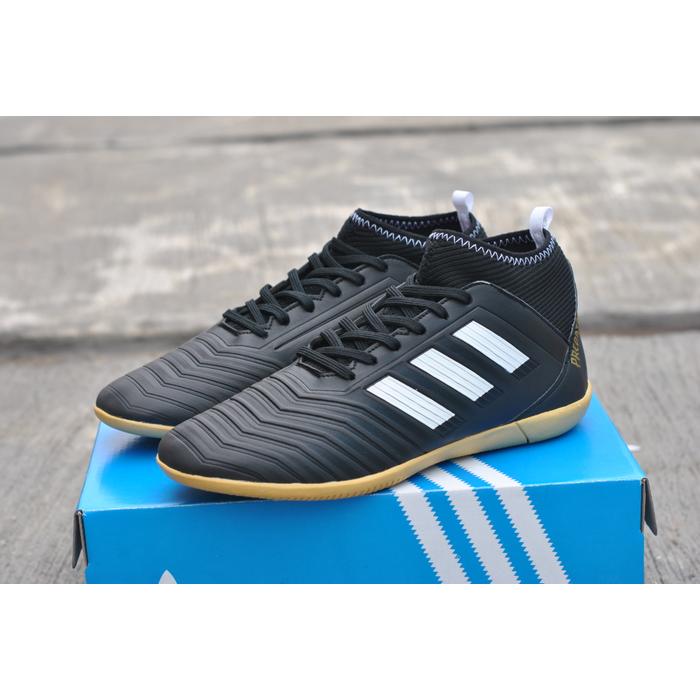 Download Sepatu Futsal Predator Nomer 6