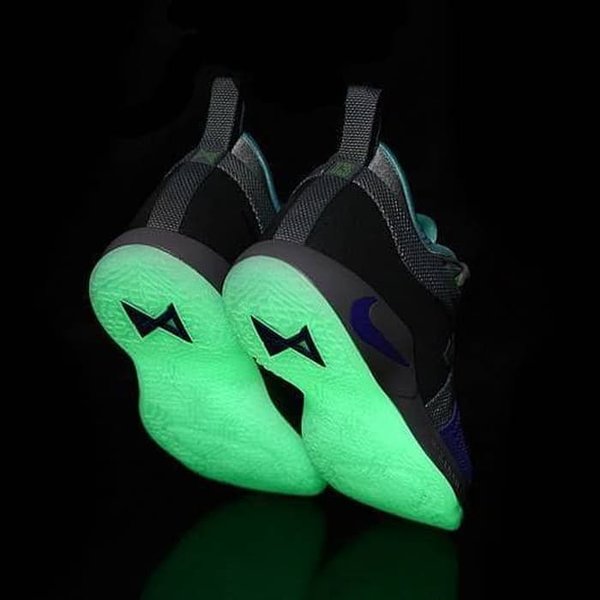 Detail Sepatu Glow In The Dark Nomer 25