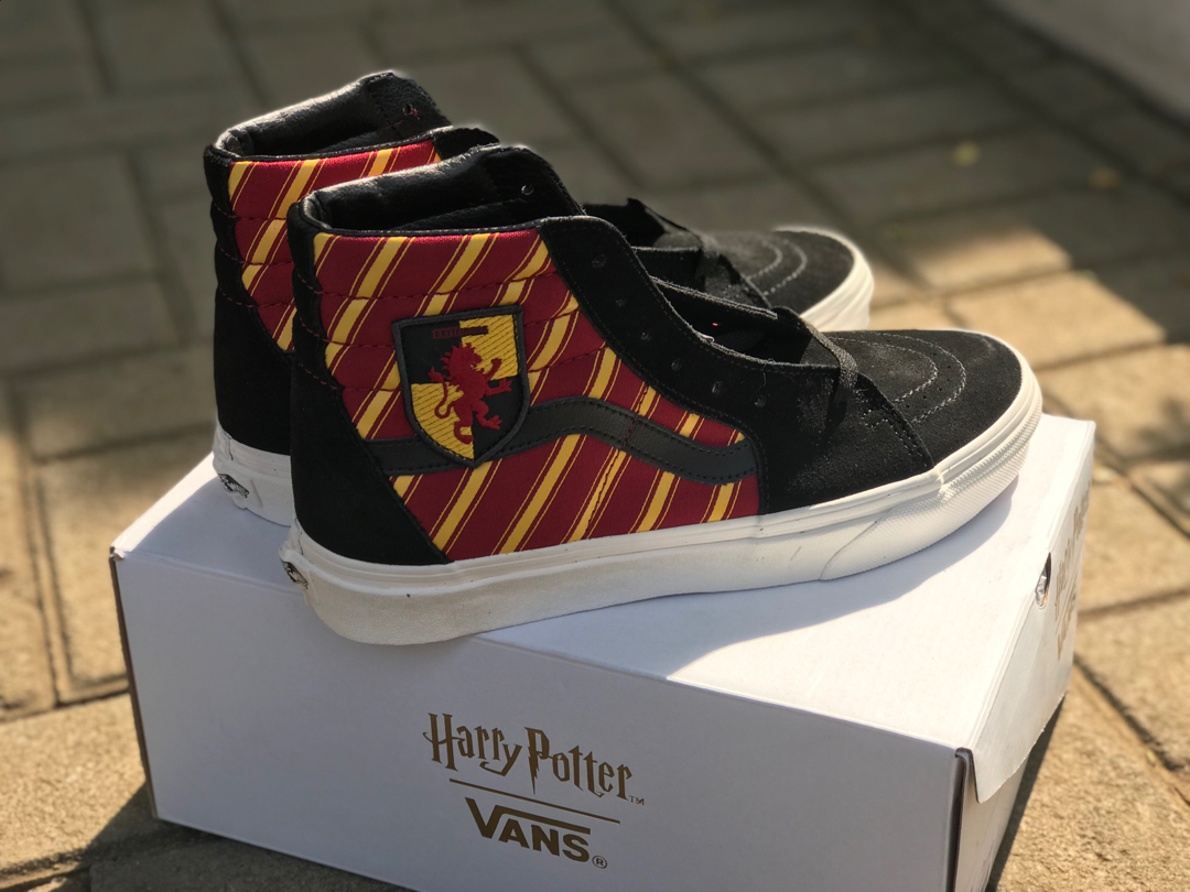 Detail Sepatu Harry Potter Nomer 19