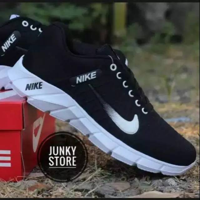 Detail Sepatu Hitam Putih Keren Nomer 45