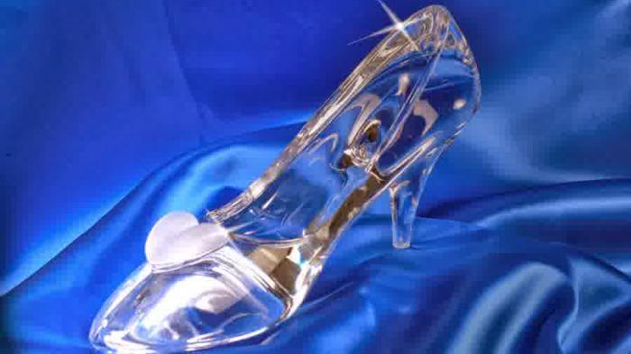 Detail Sepatu Kaca Cinderella 2015 Nomer 9
