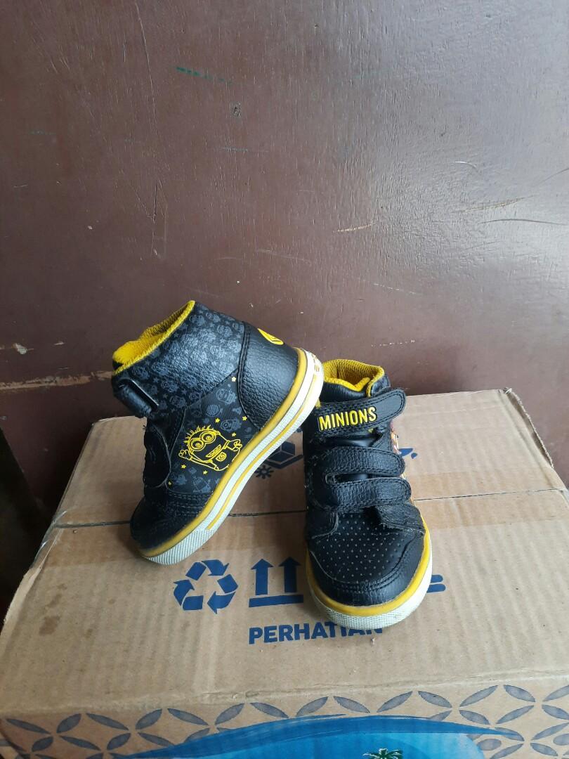 Detail Sepatu Minion Nomer 51