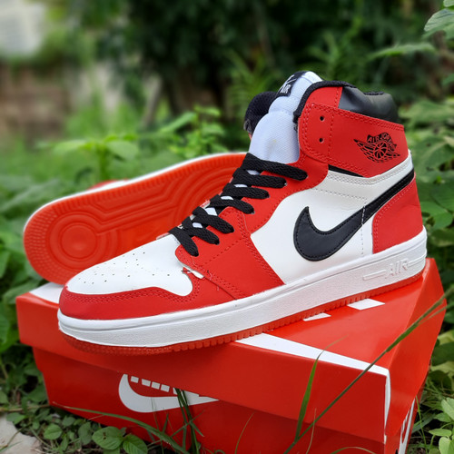 Detail Sepatu Nike Air Jordan Merah Nomer 2