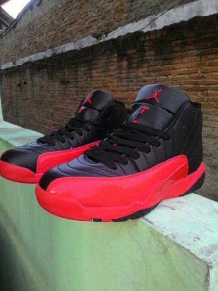 Detail Sepatu Nike Air Jordan Merah Nomer 40