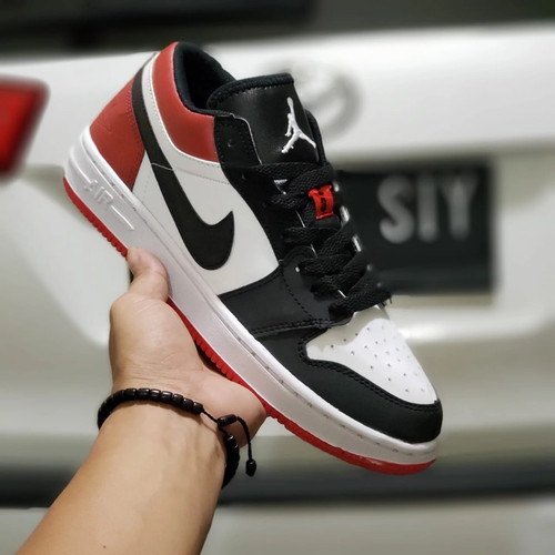 Detail Sepatu Nike Air Jordan Merah Nomer 57