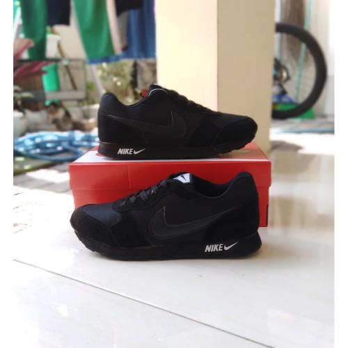 Detail Sepatu Nike Hitam Polos Nomer 18