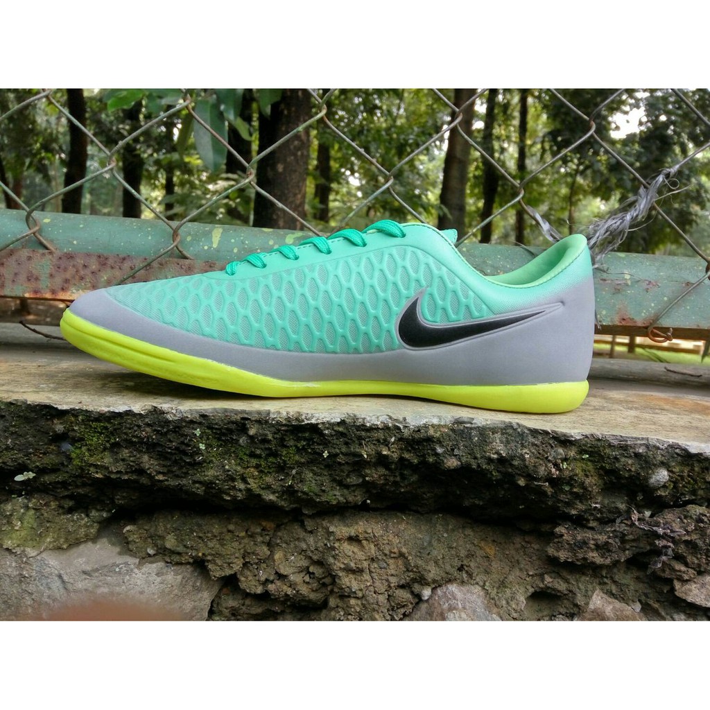 Detail Sepatu Nike Warna Hijau Tosca Nomer 30