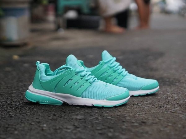 Detail Sepatu Nike Warna Hijau Tosca Nomer 7