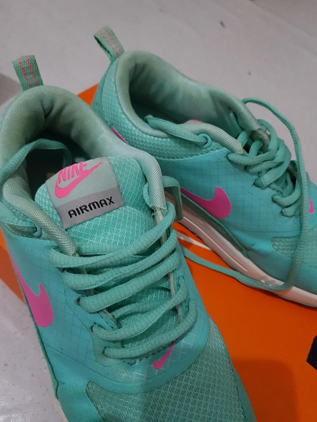 Detail Sepatu Nike Warna Hijau Tosca Nomer 9