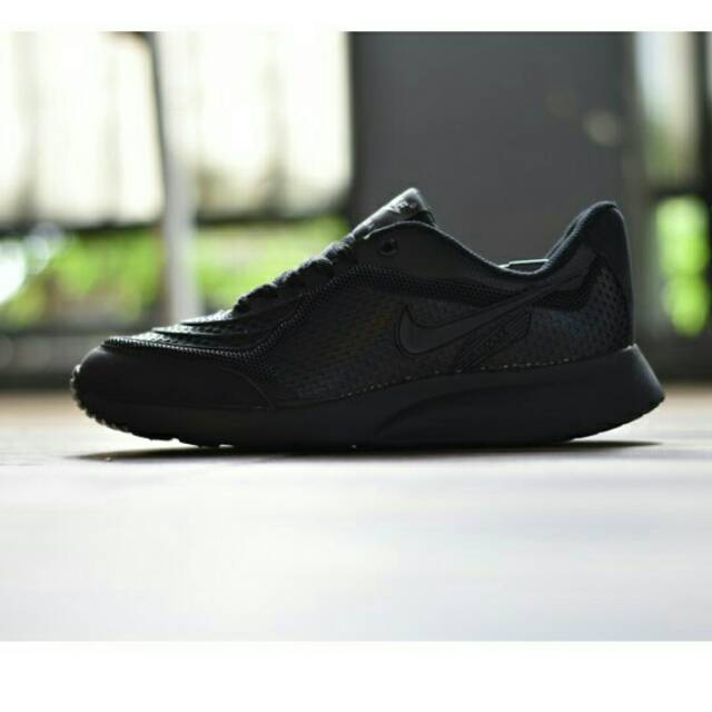 Detail Sepatu Nike Warna Hitam Polos Nomer 15