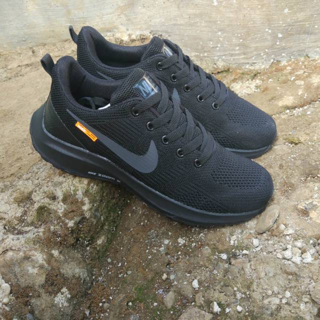 Detail Sepatu Nike Warna Hitam Polos Nomer 25