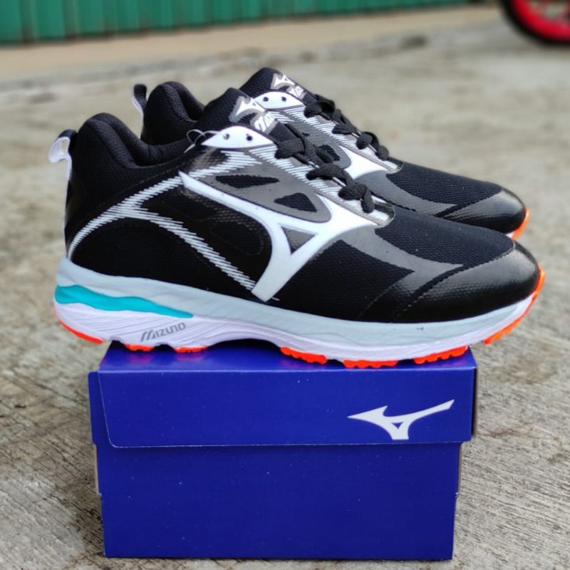 Detail Sepatu Olahraga Mizuno Nomer 19