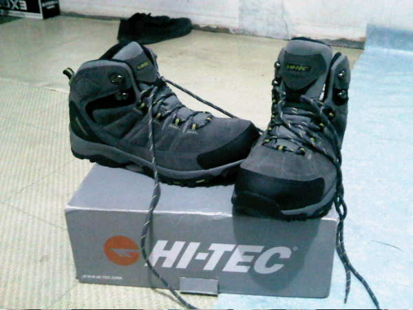 Detail Sepatu Outdoor Hi Tech Nomer 34