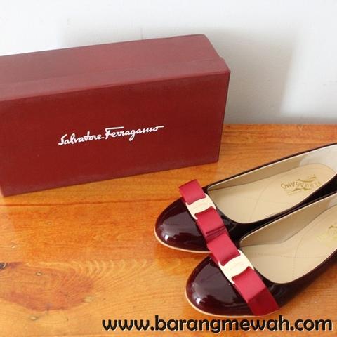 Detail Sepatu Salvatore Ferragamo Nomer 30