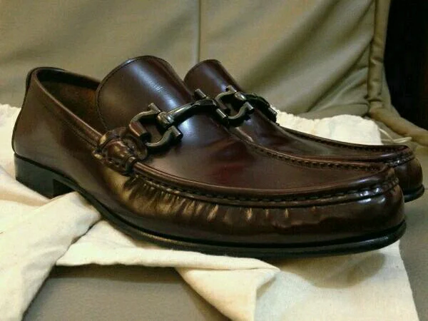 Detail Sepatu Salvatore Ferragamo Pria Nomer 37