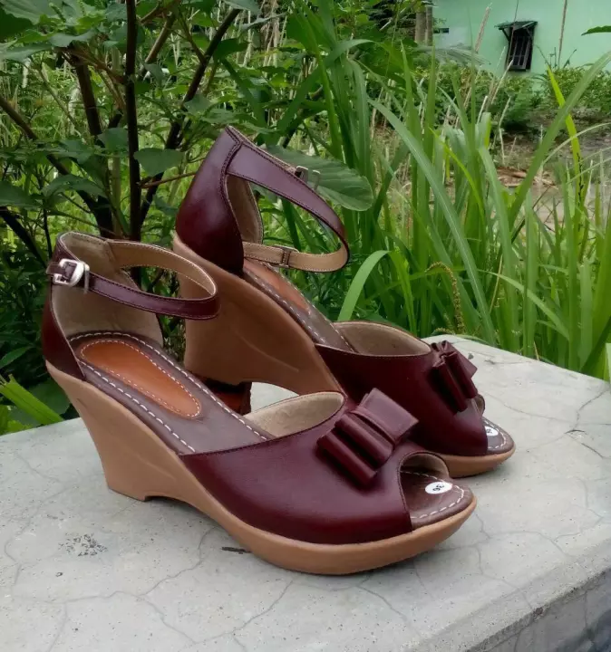 Detail Sepatu Sandal Kulit Wanita Nomer 47