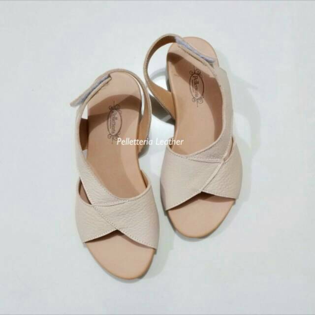 Detail Sepatu Sandal Kulit Wanita Nomer 6