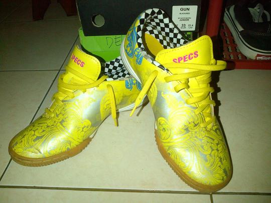 Detail Sepatu Specs Batik Nomer 13