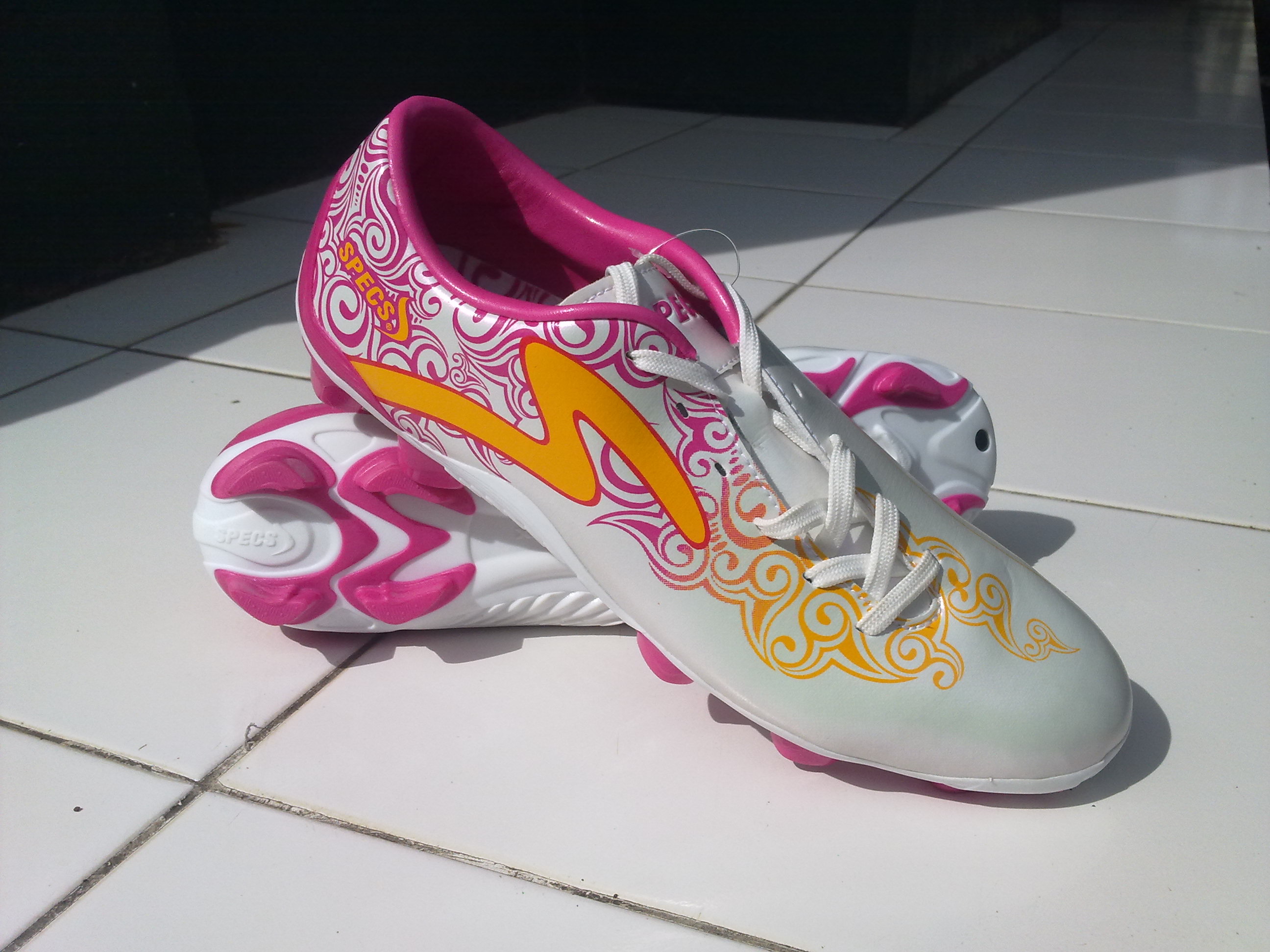 Detail Sepatu Specs Batik Nomer 25