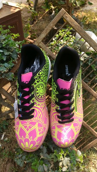 Detail Sepatu Specs Batik Nomer 35