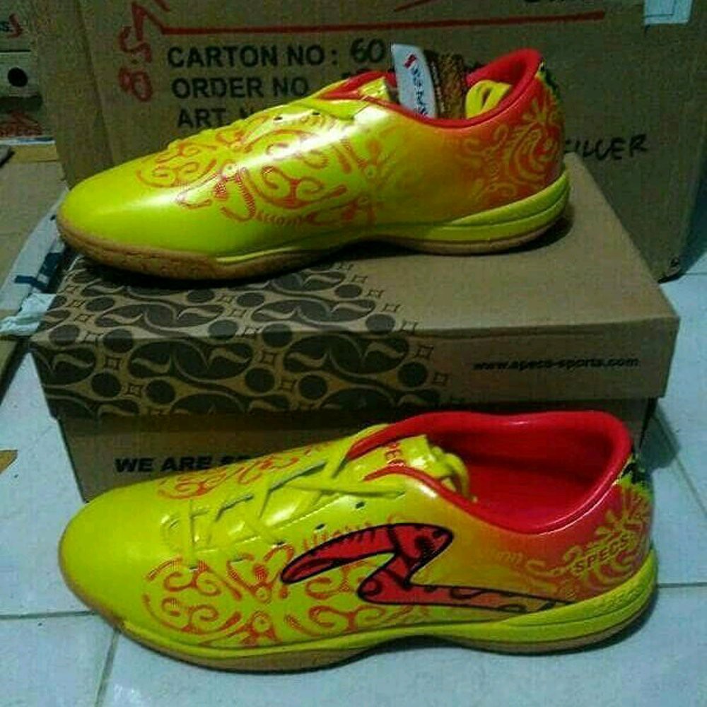 Detail Sepatu Specs Batik Nomer 40