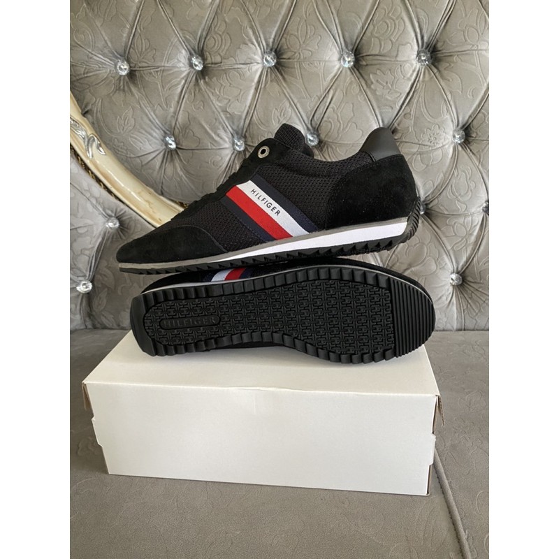 Detail Sepatu Tommy Hilfiger Nomer 3