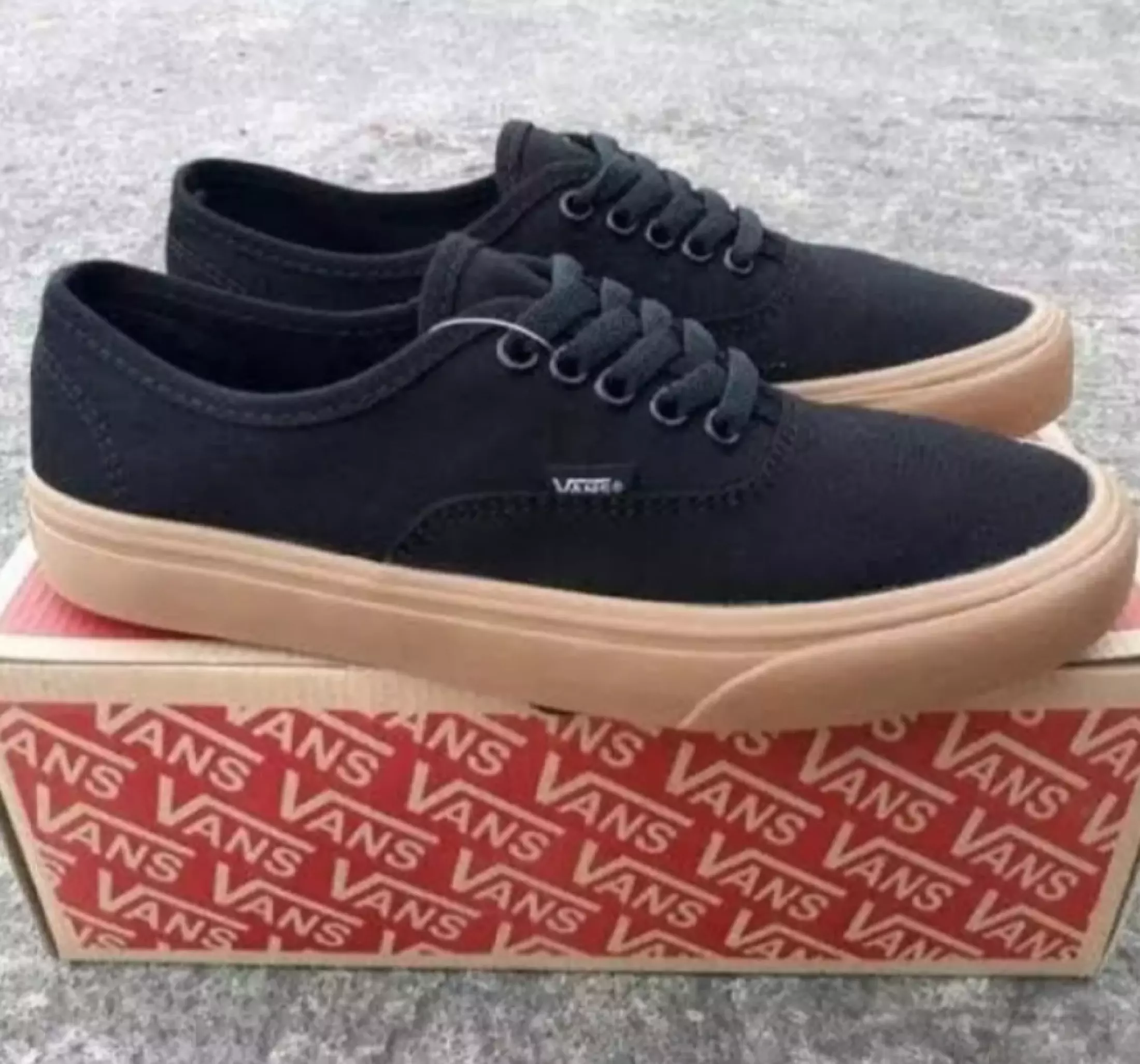 Detail Sepatu Vans Lazada Nomer 24