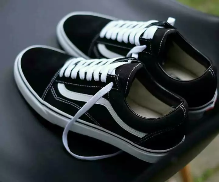 Detail Sepatu Vans Lazada Nomer 7