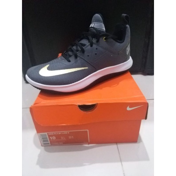 Detail Sepatu Volly Nike Nomer 20