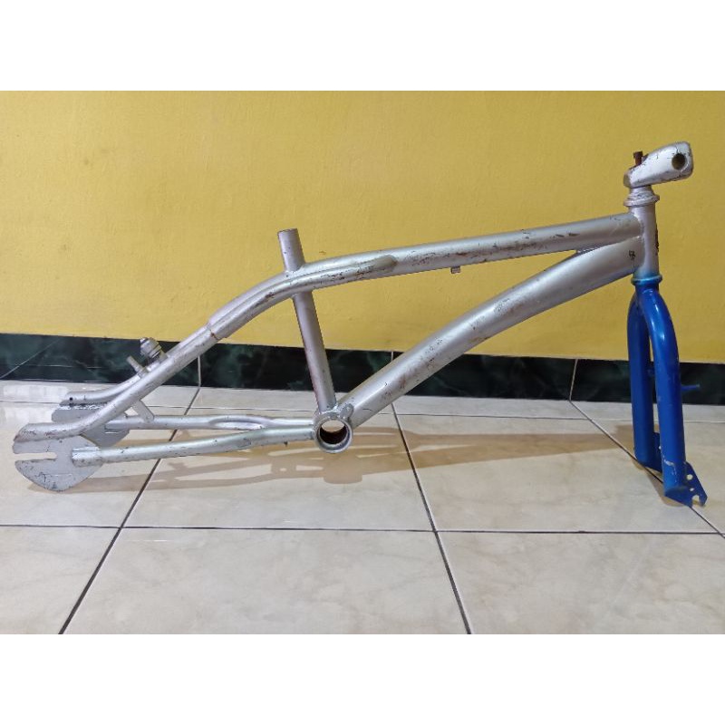 Detail Sepeda Bmx Gt Nomer 32