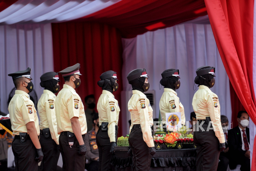 Detail Seragam Polisi India Nomer 40