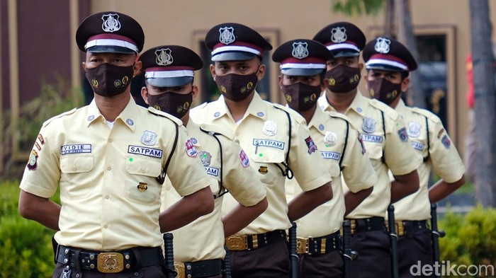 Detail Seragam Polisi India Nomer 7