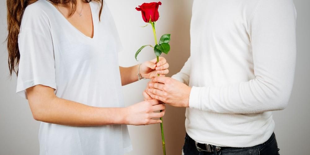 Detail Setangkai Bunga Mawar Dari Pacar Nomer 43