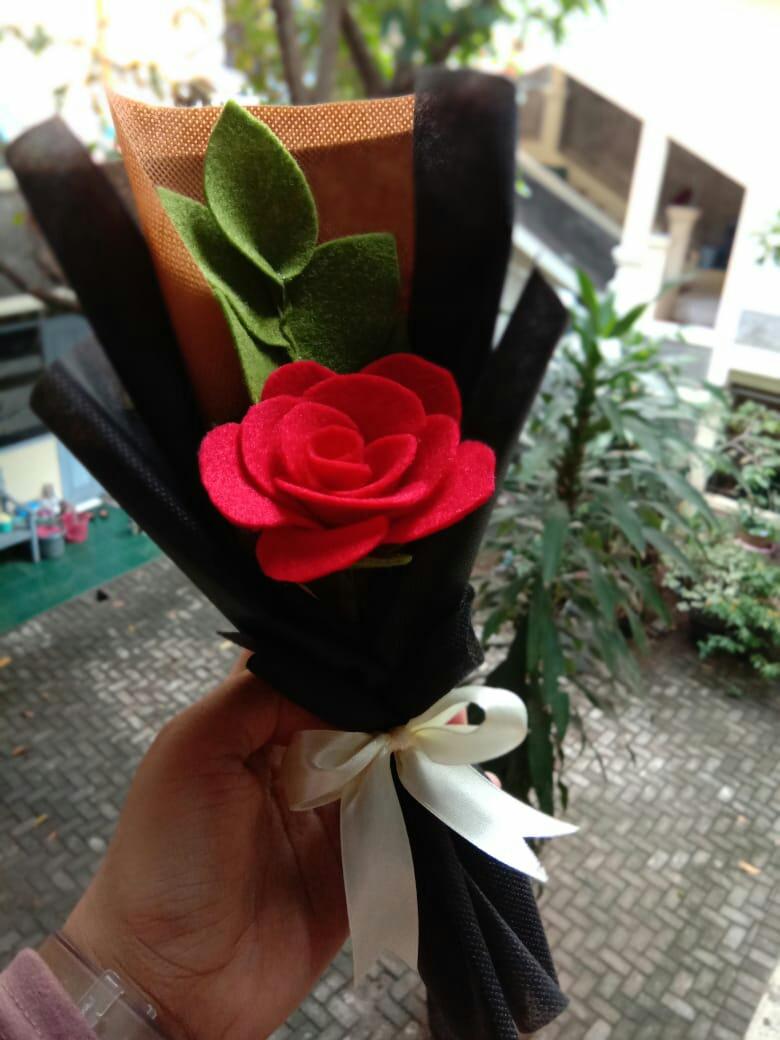 Detail Setangkai Bunga Mawar Dari Pacar Nomer 10