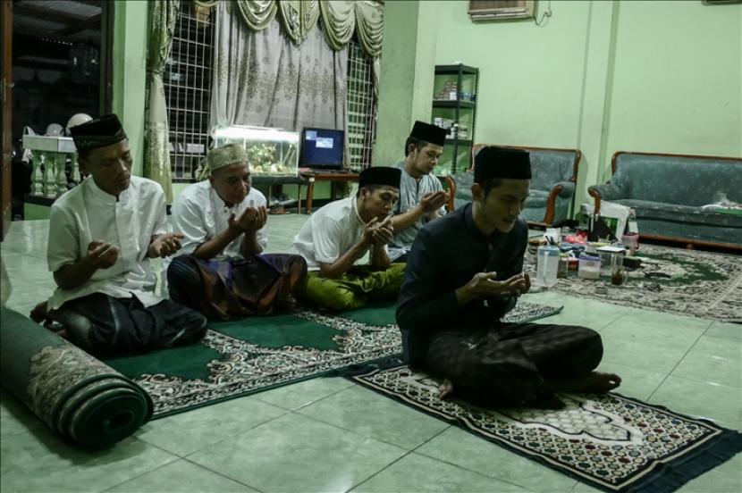 Detail Shalat Berjamaah Di Rumah Nomer 37