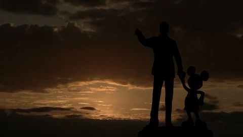 Detail Walt And Mickey Statue Silhouette Nomer 24