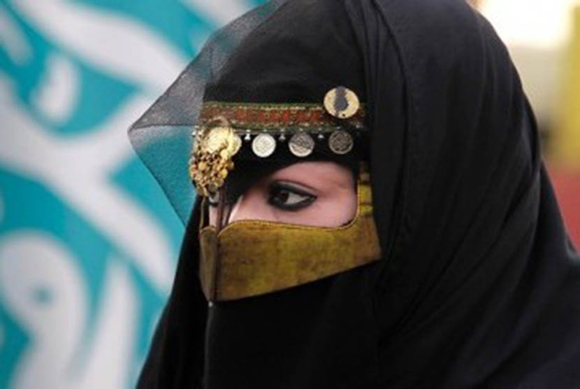 Detail Wanita Arab Berhijab Nomer 9