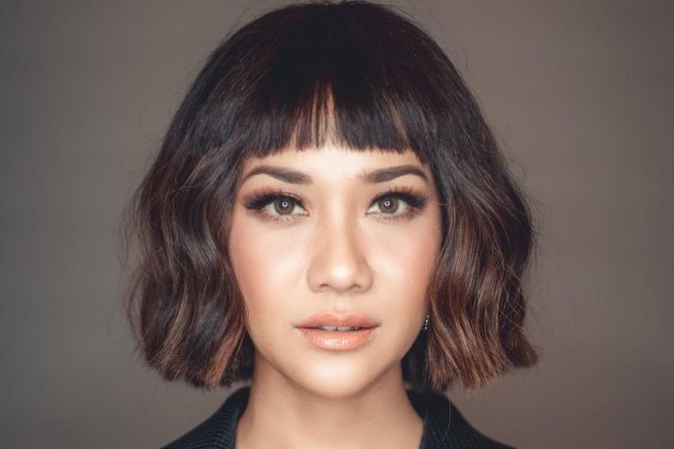 Detail Wanita Berambut Pendek Nomer 10