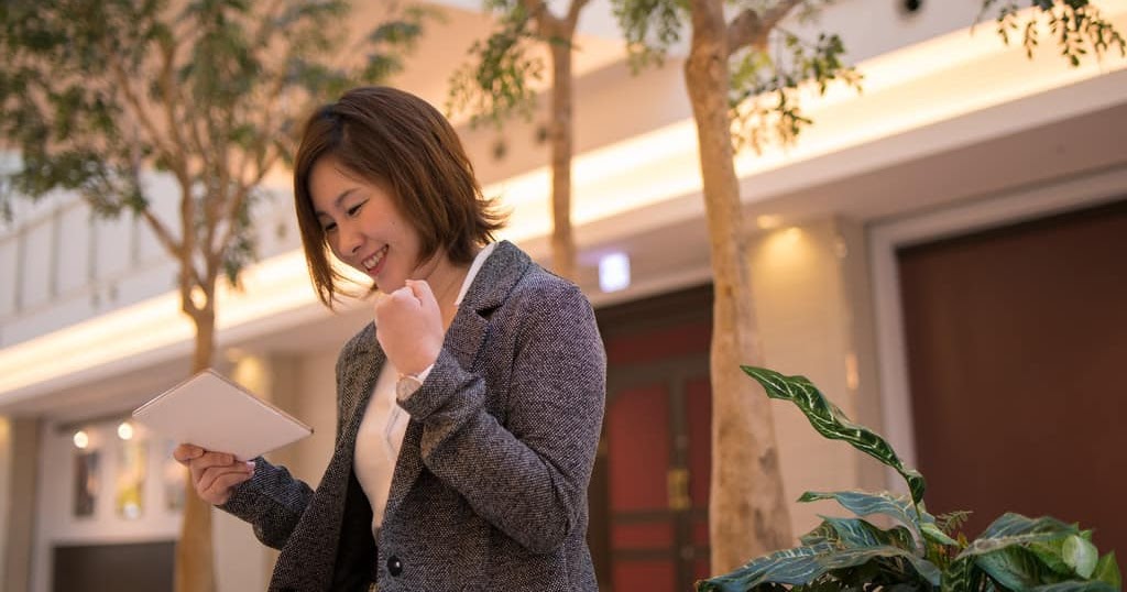 Detail Wanita Berambut Pendek Nomer 24