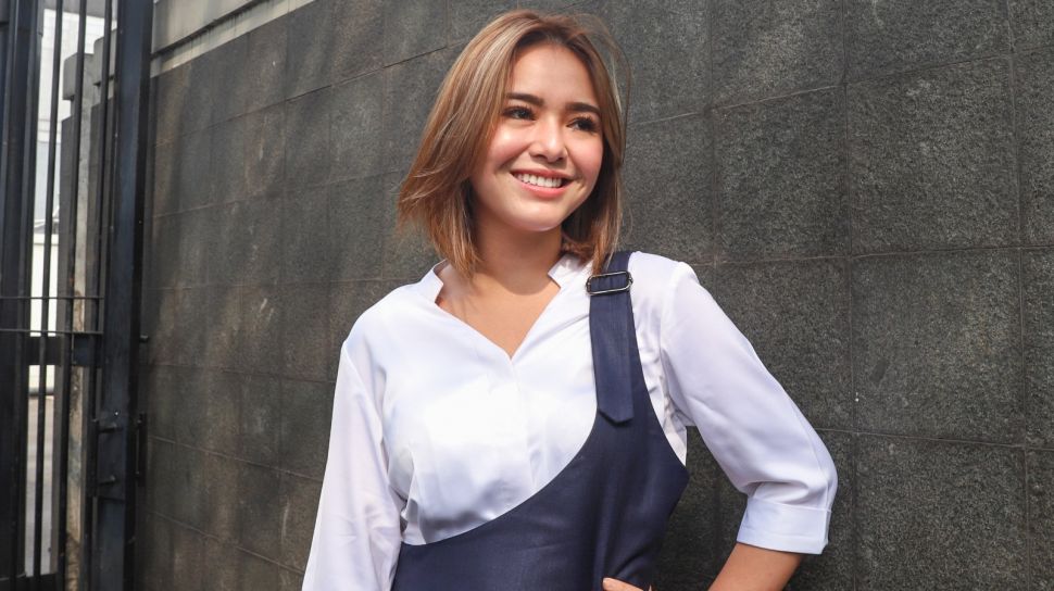 Detail Wanita Berambut Pendek Nomer 25