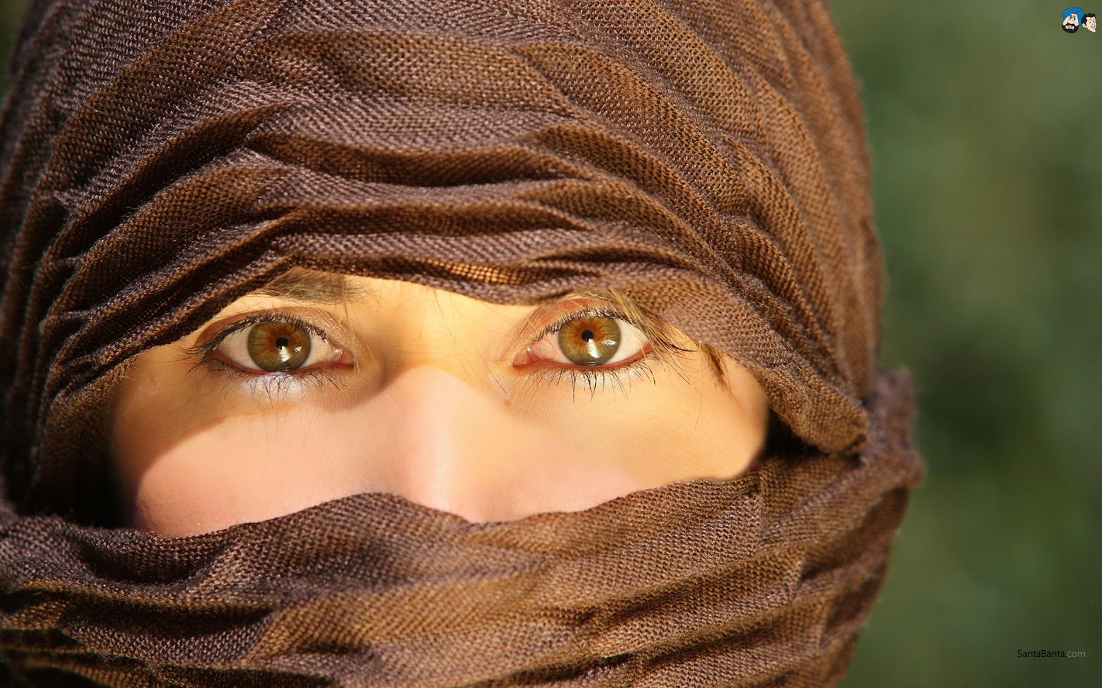 Detail Wanita Bercadar Arab Nomer 19