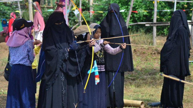 Detail Wanita Bercadar Memanah Dan Berkuda Nomer 31