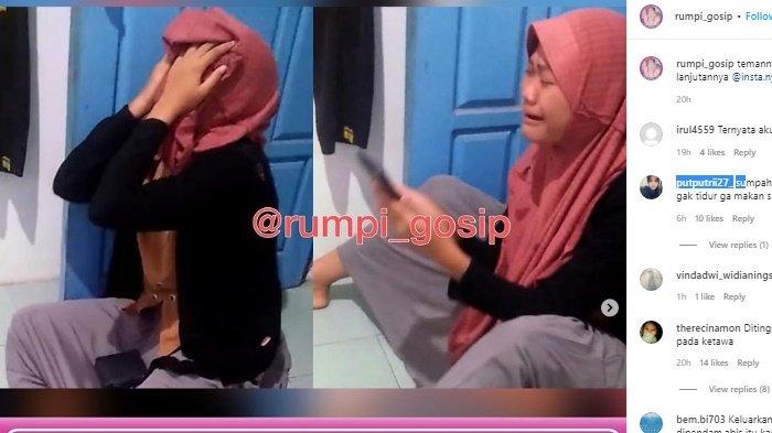 Detail Wanita Berjilbab Menangis Nomer 40