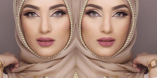 Detail Wanita Berjilbab Menangis Nomer 42