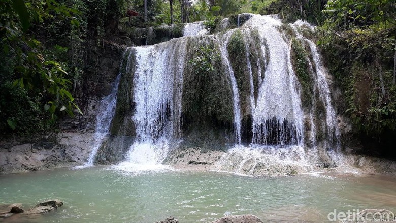 Detail Background Air Terjun Nomer 19